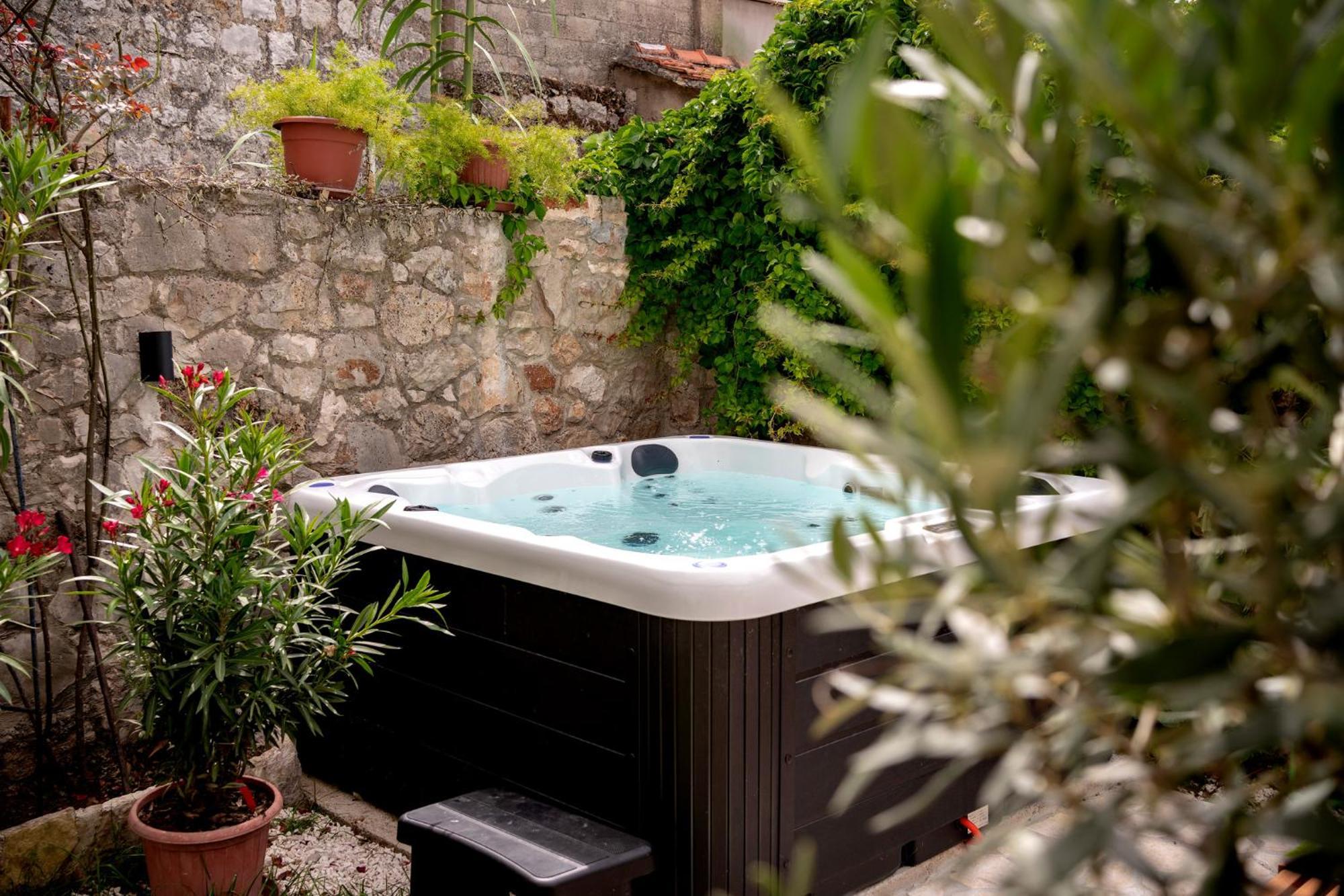 Holiday Home Skala With Hot Tub & Kala With Terrace Pitve Екстериор снимка