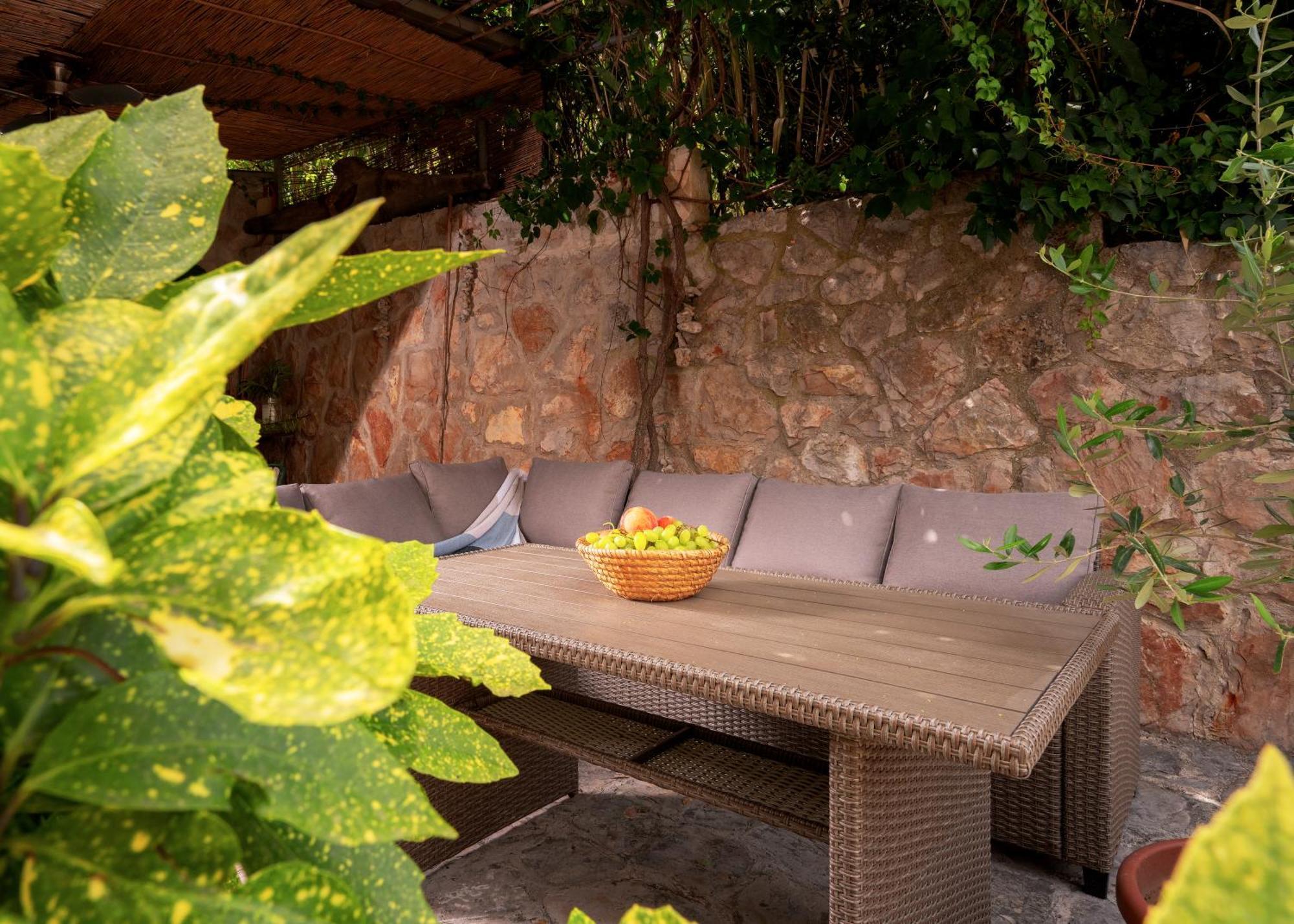 Holiday Home Skala With Hot Tub & Kala With Terrace Pitve Екстериор снимка